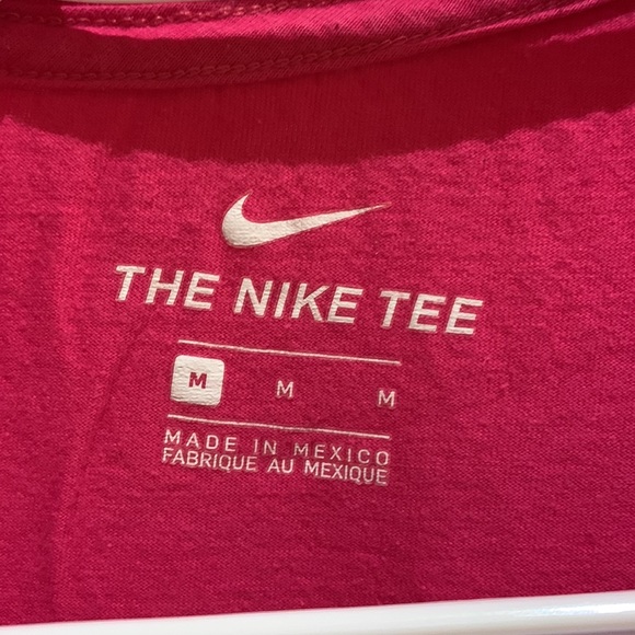 pink nike tee - Picture 2 of 2